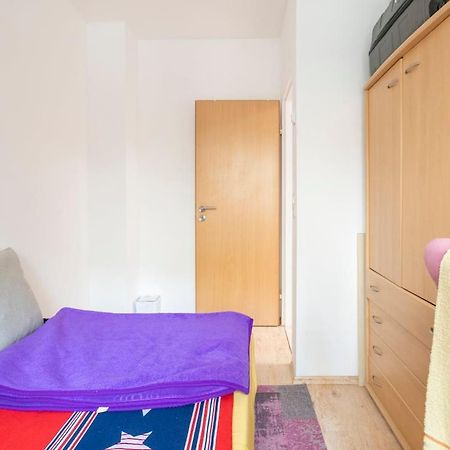Schoenes Zimmer Im Charmanten Haus Берлин Экстерьер фото